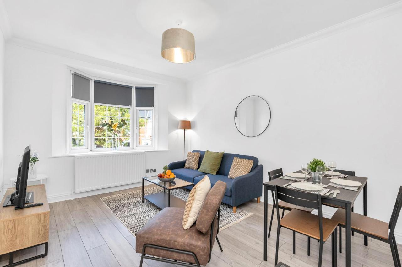 Modern Two Bedroom Apartment With Free Parking! London Exteriör bild