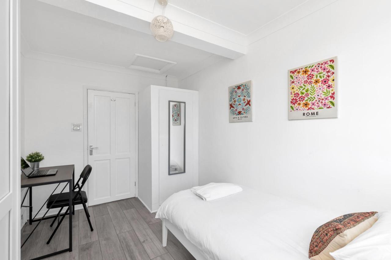 Modern Two Bedroom Apartment With Free Parking! London Exteriör bild